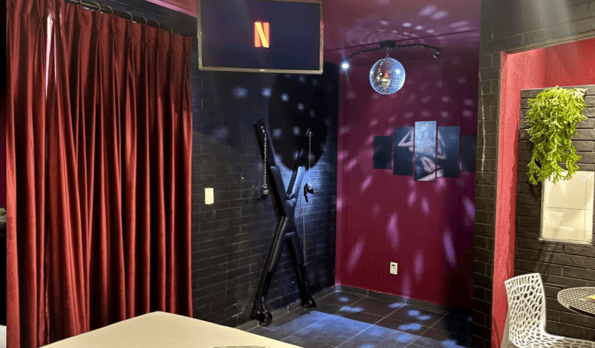 Suite Erotic — Top's Motel